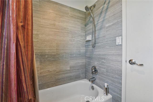 Detail Gallery Image 17 of 31 For 1320 23rd St, Manhattan Beach,  CA 90266 - 3 Beds | 2 Baths