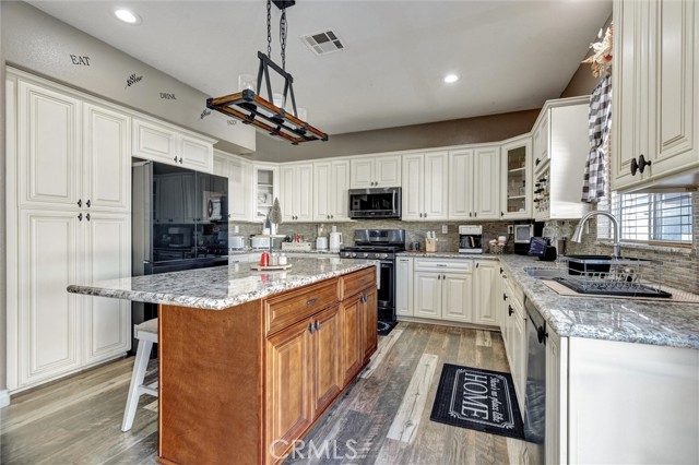 Detail Gallery Image 10 of 45 For 26978 Homeroom Ct, Moreno Valley,  CA 92555 - 4 Beds | 3 Baths