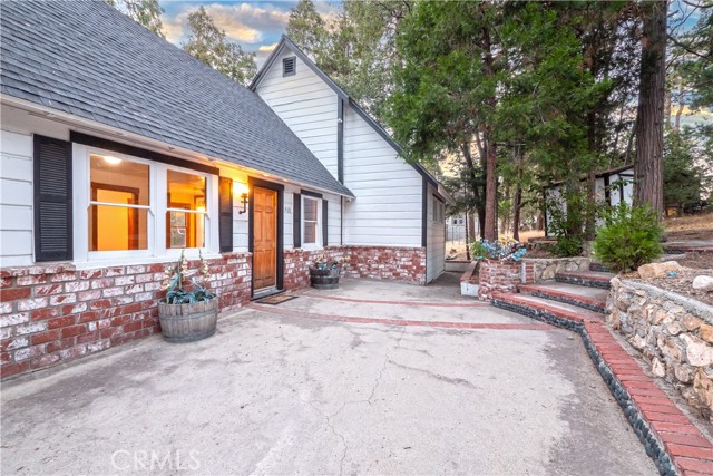 Detail Gallery Image 6 of 46 For 968 Ca-189, Twin Peaks,  CA 92391 - 3 Beds | 1/1 Baths