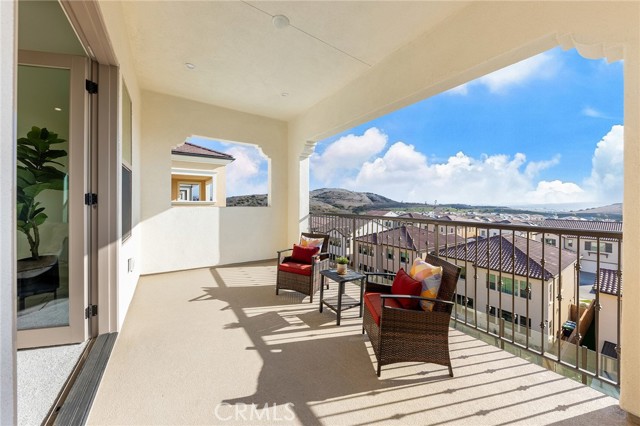 118 sunnybank Boulevard, Irvine CA: https://media.crmls.org/medias/2bec70f3-15d2-4eea-a1d1-1edb9f09983a.jpg