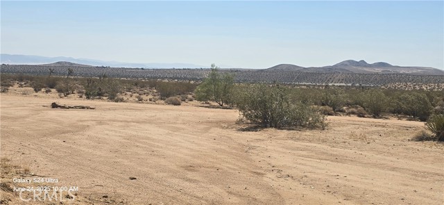 351 Neimeyer Place, Yucca Valley CA: https://media.crmls.org/medias/2becdac2-53ce-450f-b7f1-1001eb0b939e.jpg
