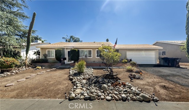 Detail Gallery Image 1 of 17 For 870 Falcon Ln, Redlands,  CA 92374 - 4 Beds | 2 Baths