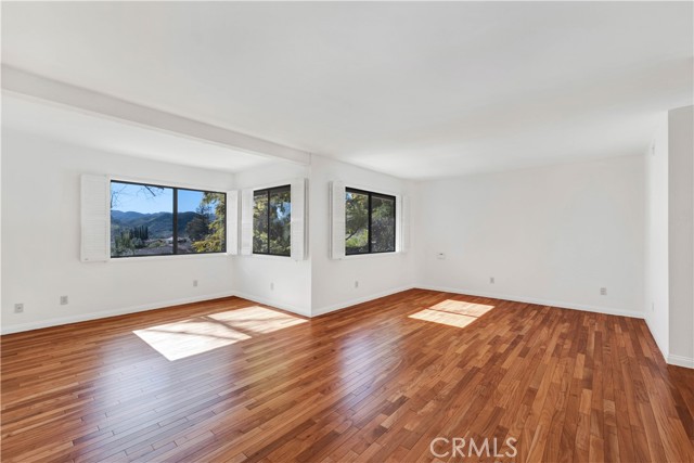 1611 Valecroft Avenue photo 8