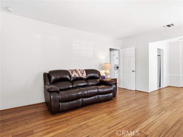 Detail Gallery Image 7 of 45 For 228 N Beachwood Dr, Burbank,  CA 91506 - 3 Beds | 1 Baths