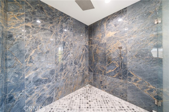 Detail Gallery Image 41 of 75 For 27 Gillman St, Irvine,  CA 92612 - 6 Beds | 6/1 Baths