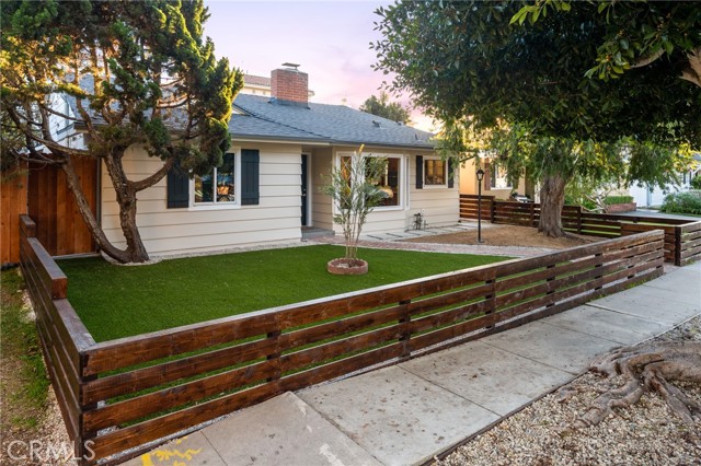 7424 W 85th Street, Los Angeles CA: https://media.crmls.org/medias/2befc4a9-e8fd-4d18-b177-ef1d3f701e9f.jpg
