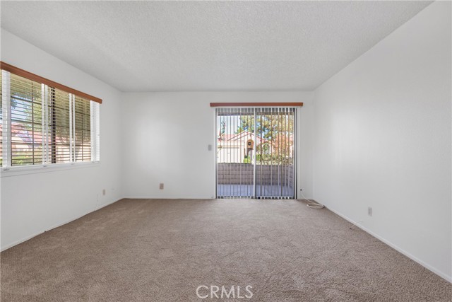 Detail Gallery Image 5 of 22 For 19185 Elm Dr, Apple Valley,  CA 92308 - 2 Beds | 1/1 Baths