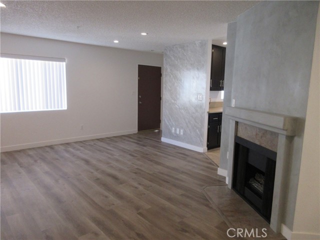Detail Gallery Image 7 of 25 For 7330 Eton Ave #203,  Canoga Park,  CA 91303 - 2 Beds | 2 Baths