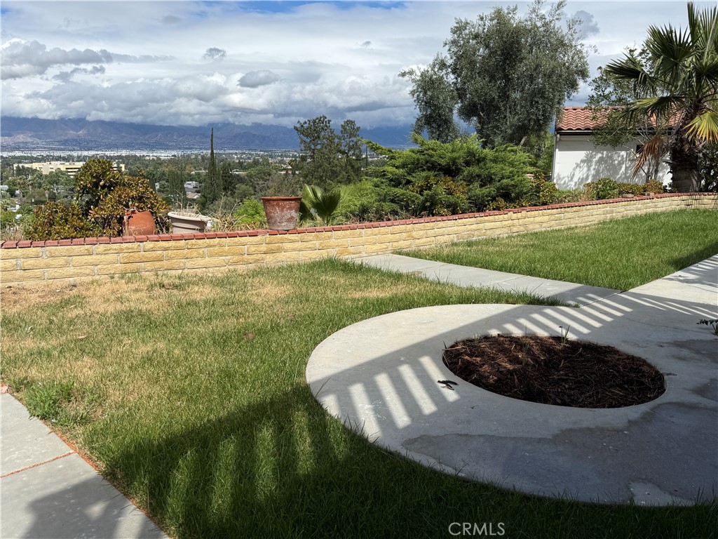 https://media.crmls.org/medias/2bf0b11e-622d-4052-9b05-8f02c15690a7.jpg?preset=X-Large