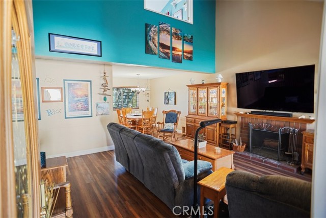 Detail Gallery Image 4 of 29 For 21946 Peppercorn, Saugus,  CA 91350 - 4 Beds | 2/1 Baths