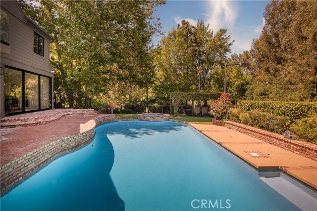4851 Corbin Avenue, Tarzana CA: https://media.crmls.org/medias/2bf19438-54d6-4f32-89d4-5c16b10e6097.jpg