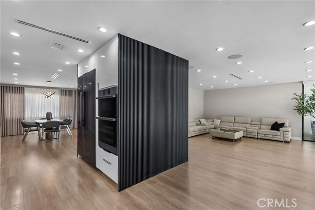 16810 Adlon Road, Encino CA: https://media.crmls.org/medias/2bf23581-434a-45f3-a8ad-16ae0f8bf16a.jpg