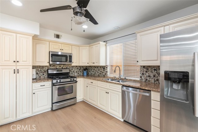 560 Shenandoah Road, Corona CA: https://media.crmls.org/medias/2bf24dfd-377d-49d1-8689-219d55422cbd.jpg