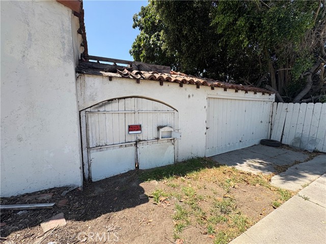2391 Fashion Avenue, Long Beach CA: https://media.crmls.org/medias/2bf4f007-80a1-4824-a111-7fc43900787b.jpg