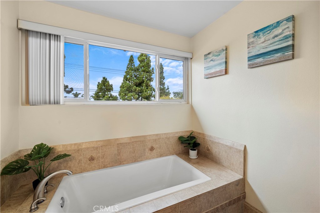 MLS #OC25267288 image #32