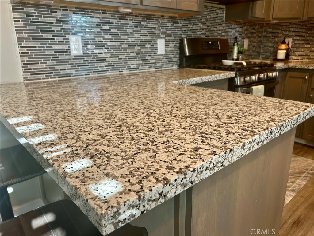 https://media.crmls.org/medias/2bf59d4d-dd74-4907-b38e-3452a596cc96.jpg?preset=X-Large