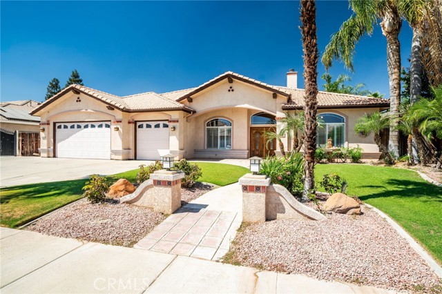 3400 Medallion Rose Avenue, Bakersfield CA: https://media.crmls.org/medias/2bf64614-58fd-46d1-b71a-5faaf649ae2d.jpg