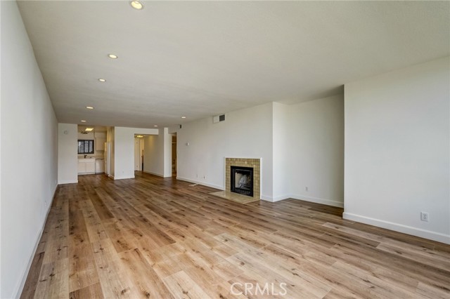 Detail Gallery Image 9 of 46 For 1900 Vine St #102,  Los Angeles,  CA 90068 - 2 Beds | 2 Baths