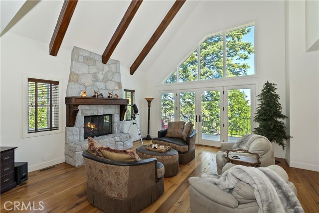 Detail Gallery Image 2 of 59 For 319 Mittry Ln, Lake Arrowhead,  CA 92352 - 2 Beds | 2/1 Baths