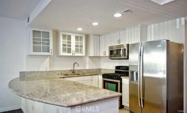 Detail Gallery Image 5 of 15 For 8420 Blackburn Ave #102,  Los Angeles,  CA 90048 - 2 Beds | 2 Baths