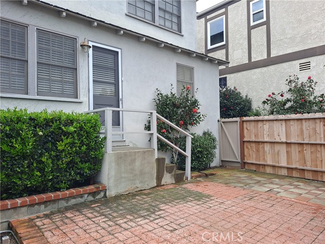 519 Poppy Avenue, Corona del Mar CA: https://media.crmls.org/medias/2bf8e6c2-6f49-412d-9053-20d829363bfa.jpg