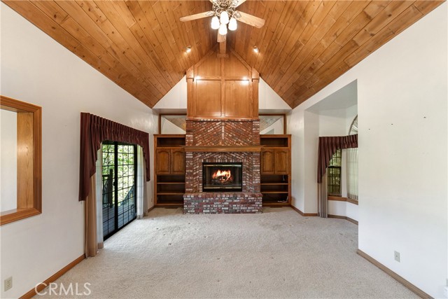 Detail Gallery Image 4 of 52 For 301 Riviera Dr, Lake Arrowhead,  CA 92352 - 6 Beds | 5/1 Baths