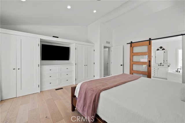 Detail Gallery Image 13 of 29 For 19983 Crestview Dr, Canyon Country,  CA 91351 - 3 Beds | 2 Baths