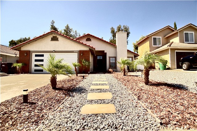Detail Gallery Image 2 of 19 For 39739 Old Carriage Rd, Murrieta,  CA 92563 - 3 Beds | 2 Baths
