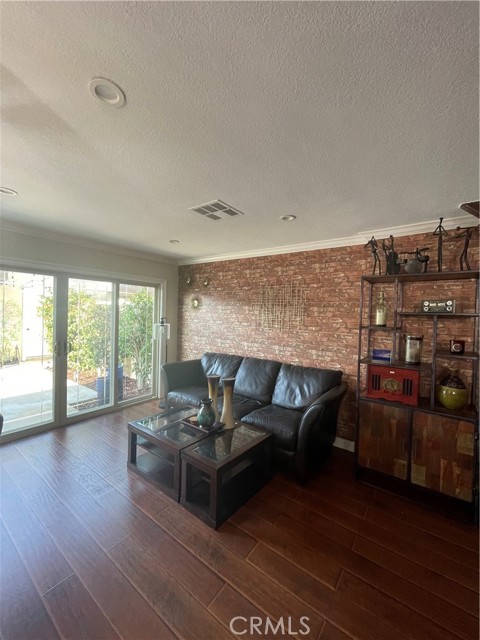 9852 Coral Cove Circle, Huntington Beach CA: https://media.crmls.org/medias/2bfa53e8-4075-4fb8-a602-765ec99c9cbc.jpg