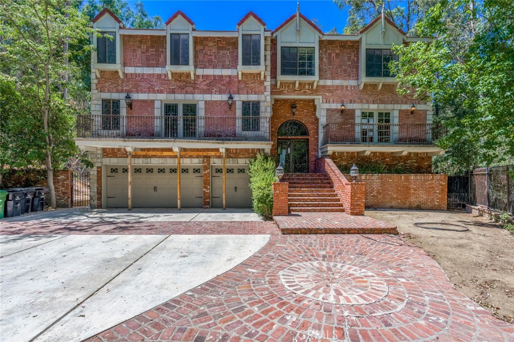 3243 Iredell Lane, Studio City, CA 91604