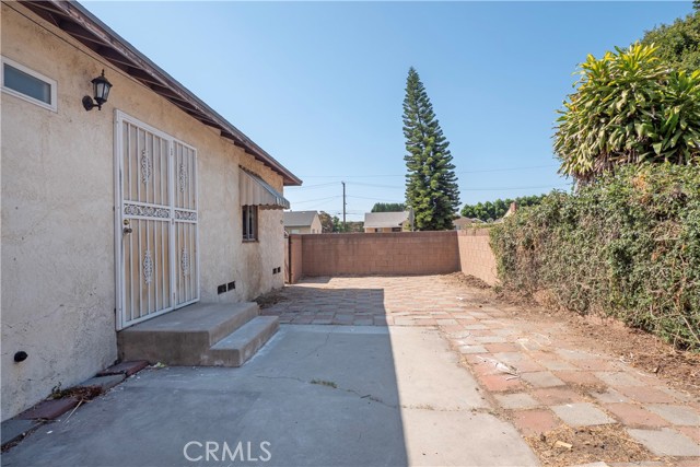 2306 W Cedarwood Street, West Covina CA: https://media.crmls.org/medias/2bfbf726-3304-41c0-9d74-91793ac3d5c9.jpg