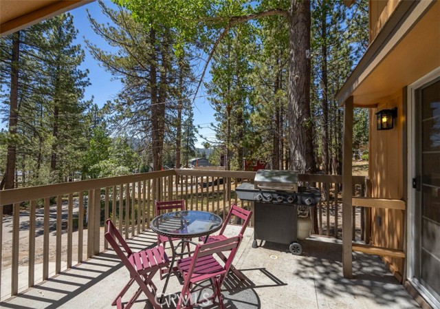 Detail Gallery Image 8 of 39 For 789 Iris Dr, Big Bear Lake,  CA 92315 - 3 Beds | 3 Baths