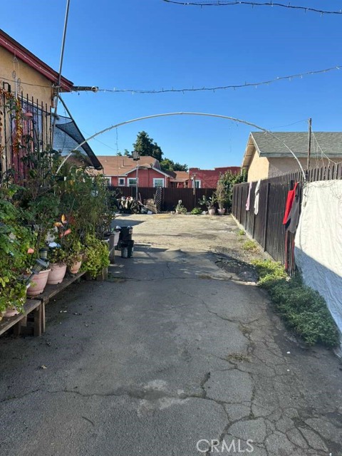 Detail Gallery Image 5 of 14 For 11507 Grape, Los Angeles,  CA 90059 - – Beds | – Baths