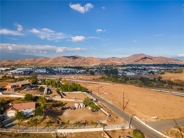 Detail Gallery Image 30 of 36 For 5269 Felspar St, Jurupa Valley,  CA 92509 - 4 Beds | 2 Baths