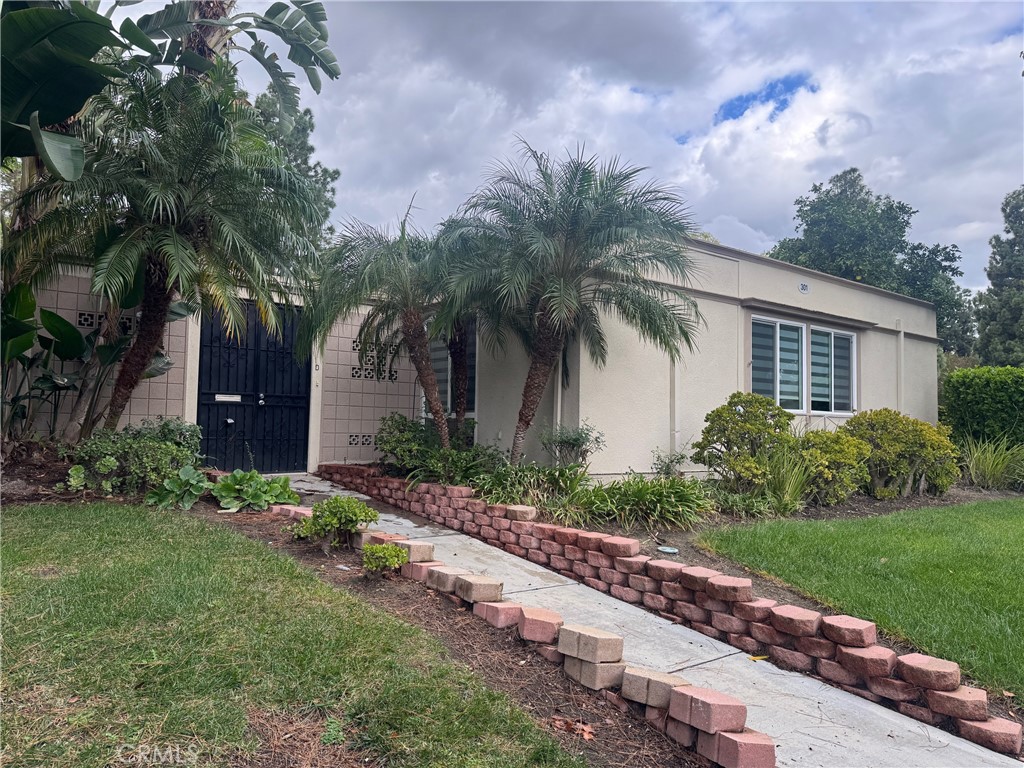 Quadruplex at 301 Avenida Sevilla