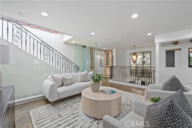 Detail Gallery Image 43 of 66 For 110 via Trieste, Newport Beach,  CA 92663 - 5 Beds | 5/1 Baths