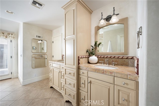 Detail Gallery Image 36 of 54 For 2001 Yacht Resolute, Newport Beach,  CA 92660 - 3 Beds | 2/1 Baths