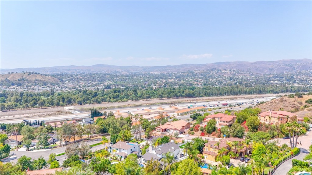 https://media.crmls.org/medias/2bfee1b5-7191-418a-aeba-a288236cc447.jpg?preset=X-Large