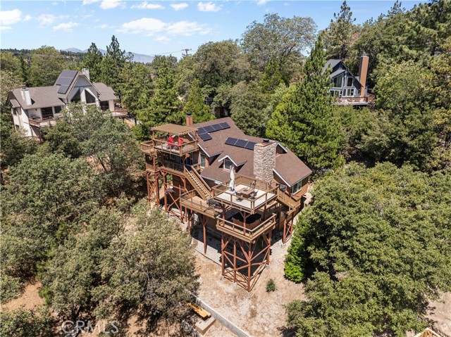 1088 Nadelhorn Drive, Lake Arrowhead CA: https://media.crmls.org/medias/2bff4c38-8036-4232-976d-787631f4a8b4.jpg