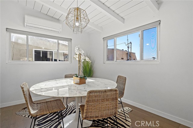 200 Moonstone Street, Manhattan Beach CA: https://media.crmls.org/medias/2bff68e8-fcc0-4d92-b6ba-ee53ff1a304b.jpg