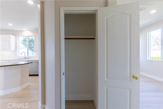 Detail Gallery Image 6 of 38 For 165 Kensington Park, Irvine,  CA 92606 - 4 Beds | 3/1 Baths