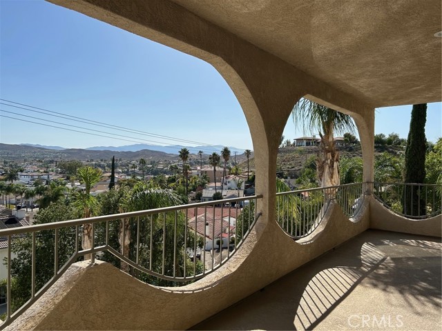 28856 Yosemite Place, Canyon Lake CA: https://media.crmls.org/medias/2c004742-73a4-4da1-94ae-e54646cd1edc.jpg