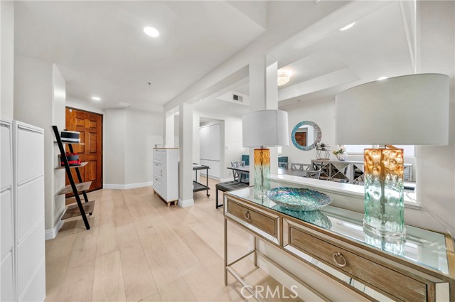 Detail Gallery Image 14 of 46 For 235 S Gale #102,  Beverly Hills,  CA 90211 - 2 Beds | 2 Baths