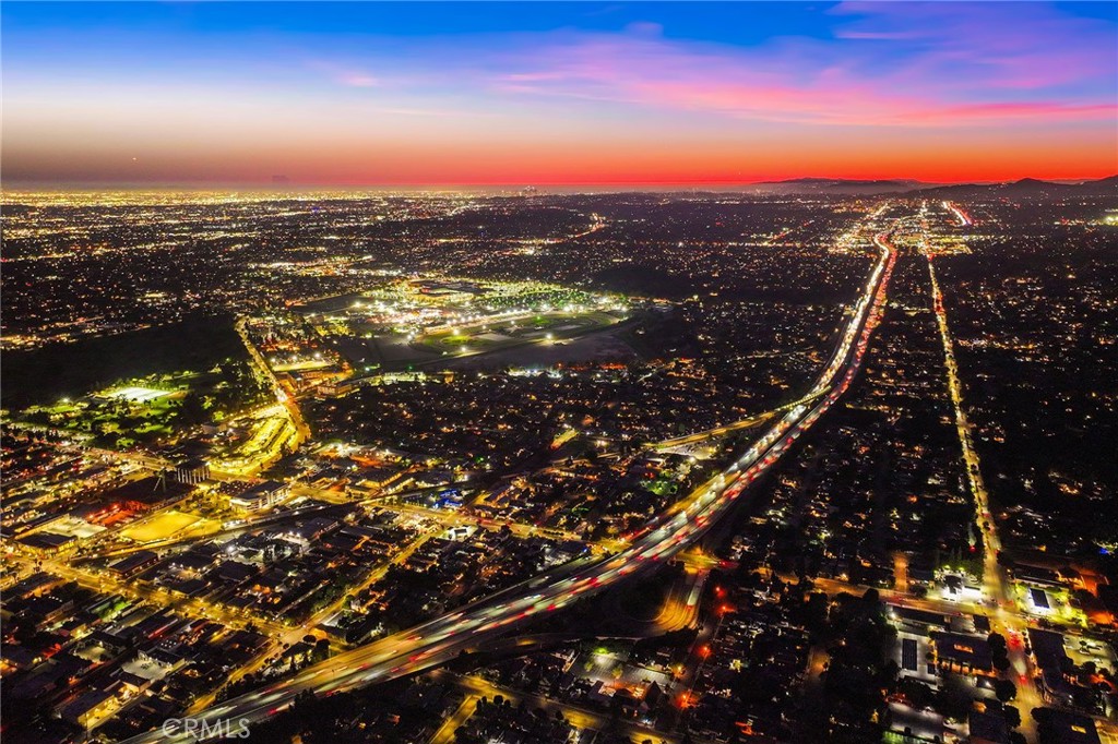 https://media.crmls.org/medias/2c006c42-c808-4242-b013-2197c007453c.jpg?preset=X-Large