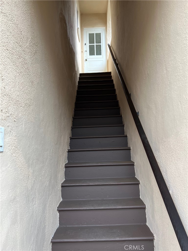 https://media.crmls.org/medias/2c008c25-da77-4c3f-86c5-8ee07d1b7748.jpg?preset=X-Large
