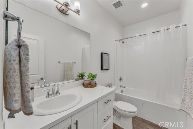 Detail Gallery Image 15 of 30 For 2349 Solara Ln, Vista,  CA 92081 - 3 Beds | 2/1 Baths