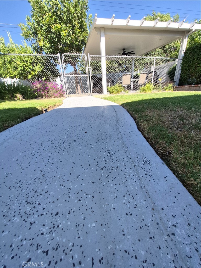 https://media.crmls.org/medias/2c009d1a-bb8b-4f7a-9eef-2e6cdf01cbc9.jpg?preset=X-Large