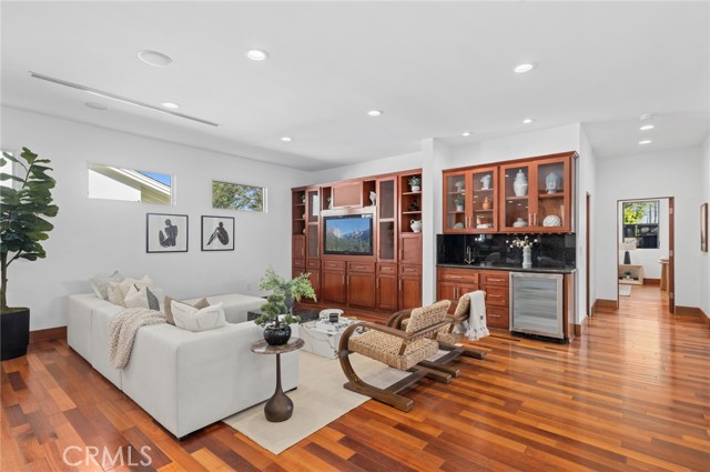 Detail Gallery Image 3 of 35 For 450 Cabrillo, Costa Mesa,  CA 92627 - 4 Beds | 3/1 Baths