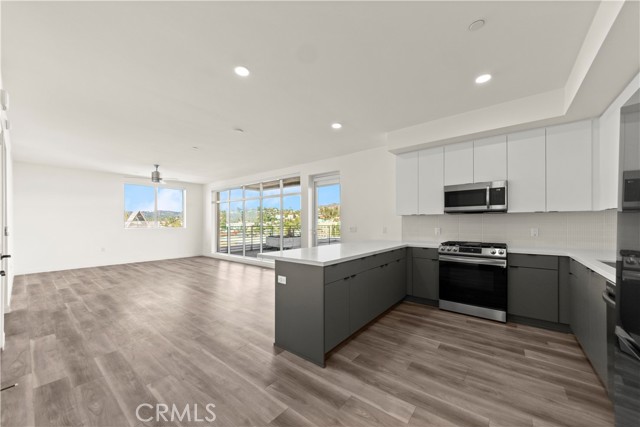 4850 Hollywood Boulevard, Hollywood CA: https://media.crmls.org/medias/2c01c57b-6195-40d8-b766-31f0d21686ec.jpg