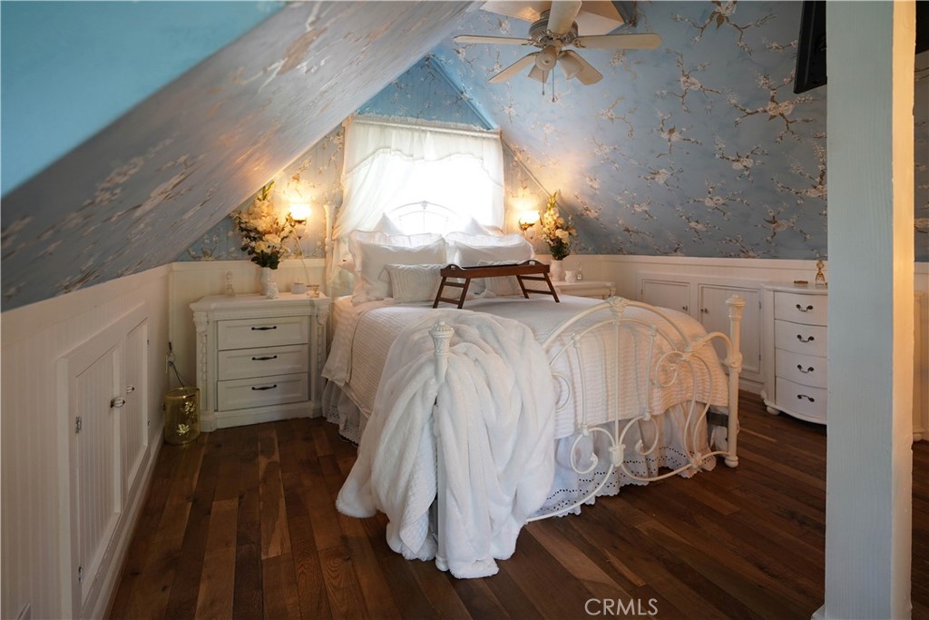 https://media.crmls.org/medias/2c01db7e-1580-43a6-b75f-82b58d8855bb.jpg?preset=X-Large